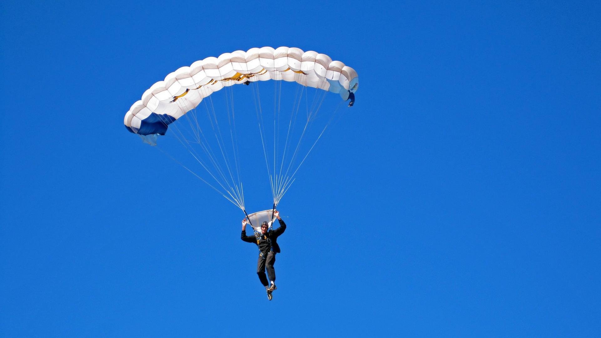 老年人瑜伽课程开设，关注老年人健康，老年人练瑜伽视频教程全集